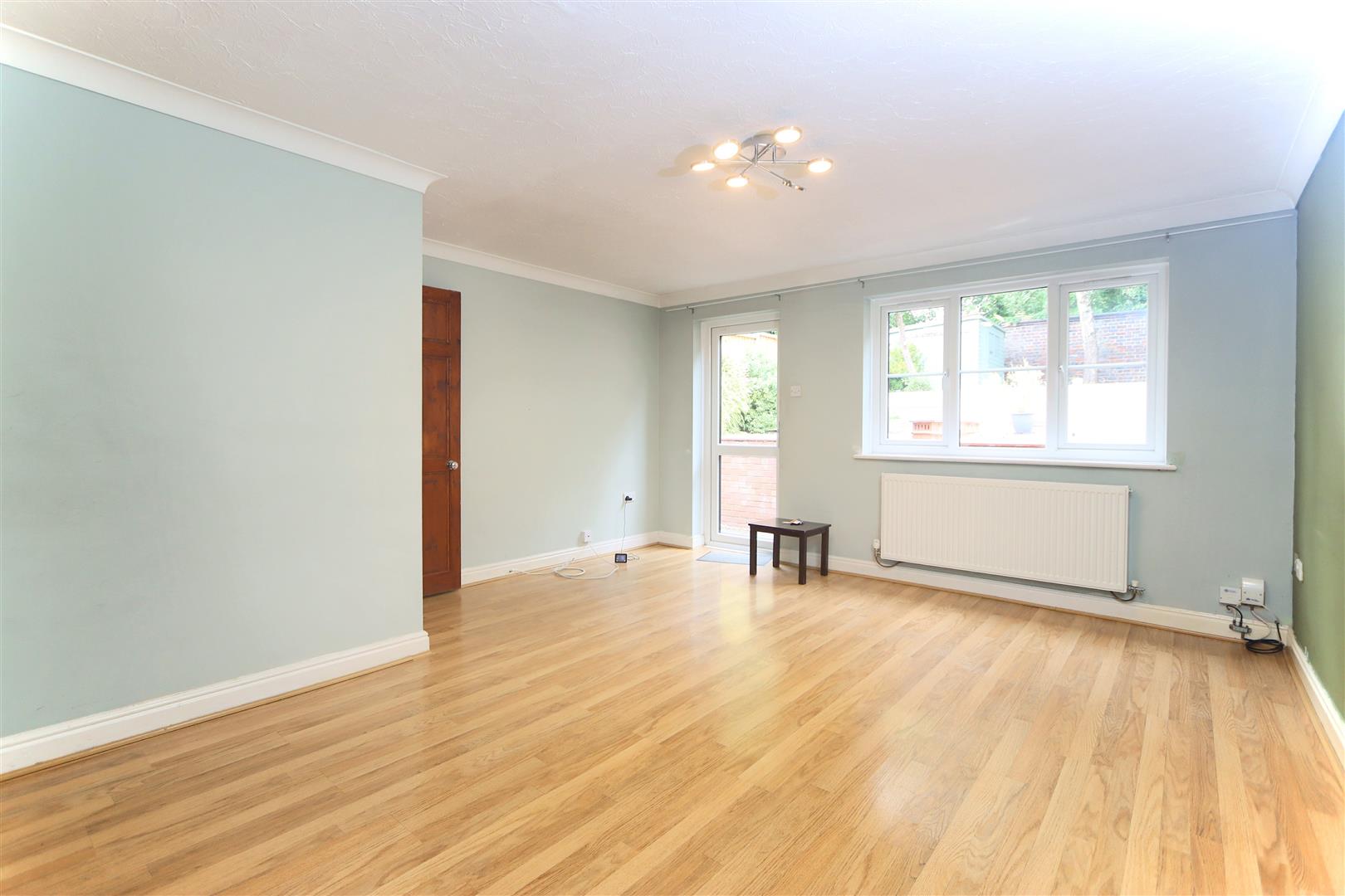 3 bed property in Brook Street, Kidderminster
